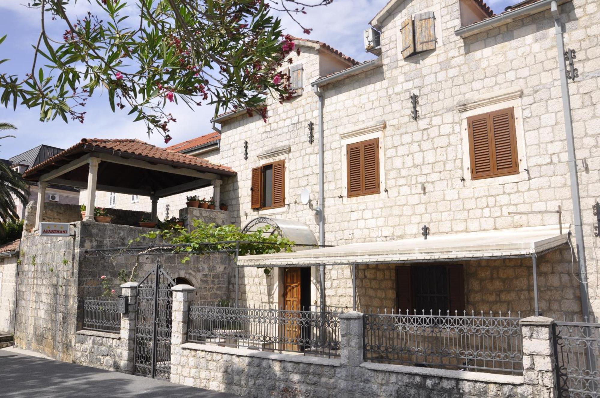 Vujosevic Apartment